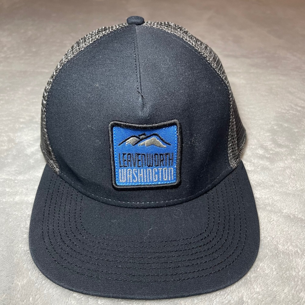 Legacy Hat Mens Black Grey Leavenworth Washington Trucker Mesh Snapback Cap Y2K